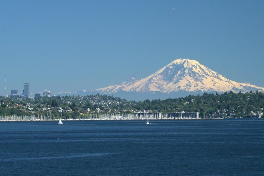 A mountain, a body of water, and a city skyline. 4