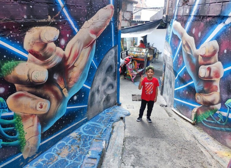 Medellín in Motion: Comuna 13 with Stories and Snack 1