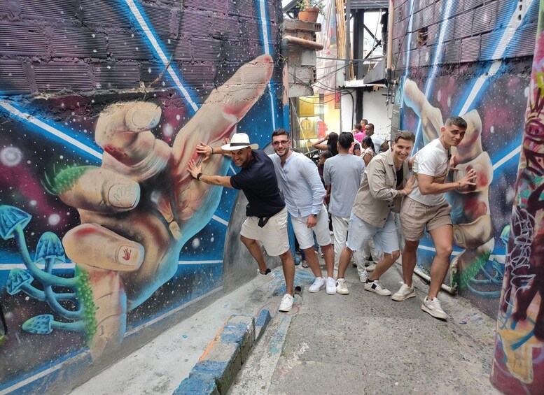 Picture 1 for Activity Medellín in Motion: Comuna 13 with Stories and Snack 2