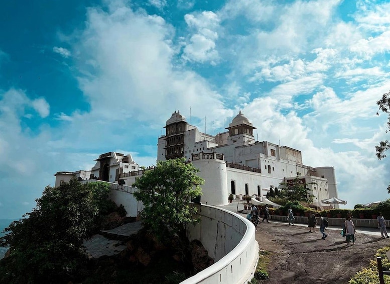 Explore Udaipur in One Day – Private Tour by Car With Guide 1