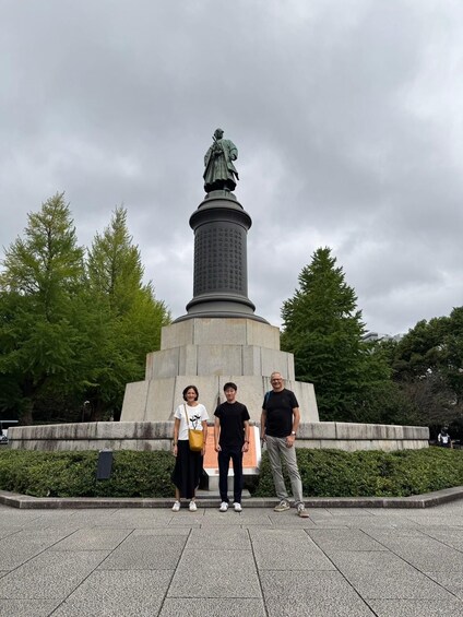 Picture 10 for Activity Tokyo Before the Crowds Imperial Palace Morning Walking Tour 3