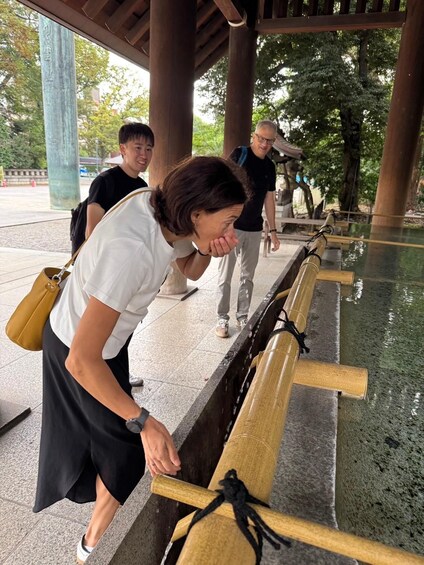 Picture 2 for Activity Tokyo Before the Crowds Imperial Palace Morning Walking Tour 5