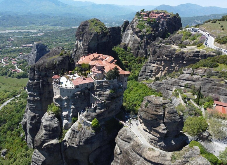 From Thessaloniki: Meteora Day Trip- Small Group 1
