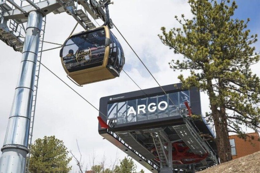 A cable car system with a sign that reads 'ARGO.' 1