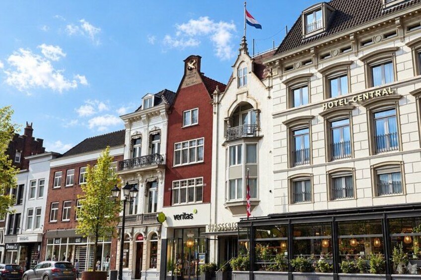 A street with buildings, including a hotel named HOTEL CENTRAL, and a shop with a sign that says 'veritas'. 4
