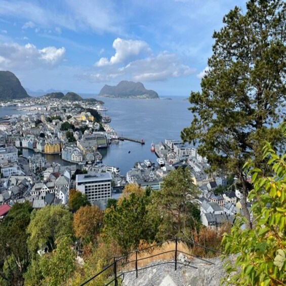 Picture 3 for Activity Ålesund: City Highlights Tour with Aksla Viewpoint 2