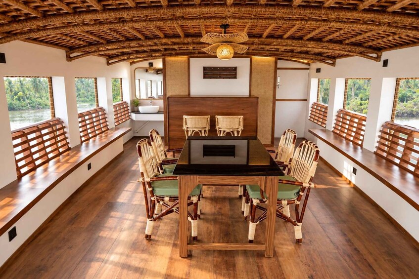 Picture 5 for Activity Aleppey: Luxury Overnight Houseboat Cruise with Full Meals 2