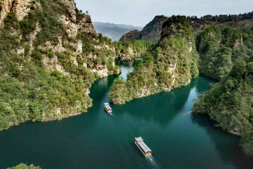 Picture 6 for Activity Beyond Avatar: Yellow Dragon Cave&Baofeng Lake Private Tour 4