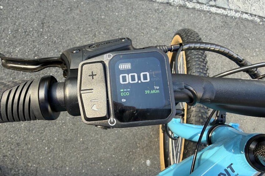 A bicycle with a digital display showing 00.0 km and 39.6 km trip distance. 5