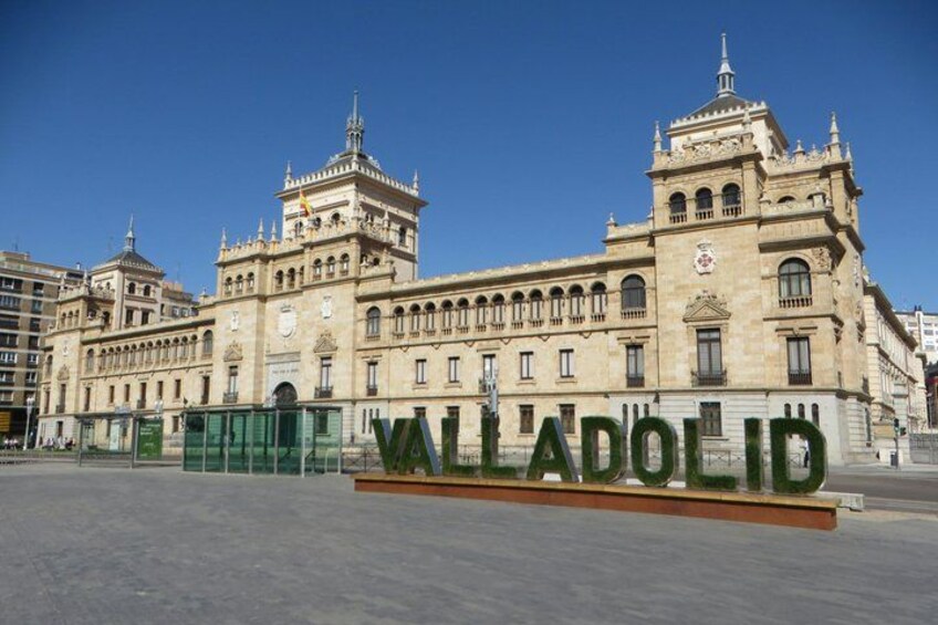 A large historic building with a prominent clock tower and the sign 'WALLADOLID' in front. 1