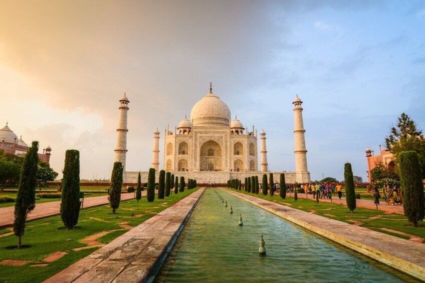 The Taj Mahal with a central dome, four minarets, and a symmetrical garden with a water channel. 3