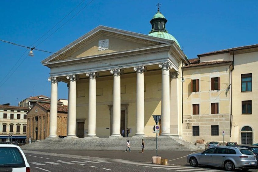 A classical building with columns, a dome, and a staircase leading to the entrance. 4
