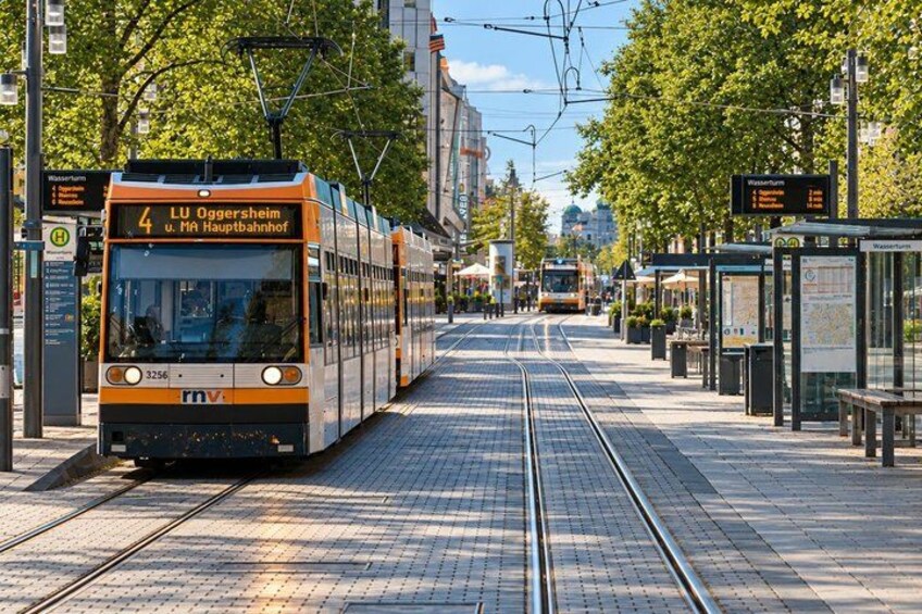 A tram with route number 4 heading towards Hauptbahnhof. 4