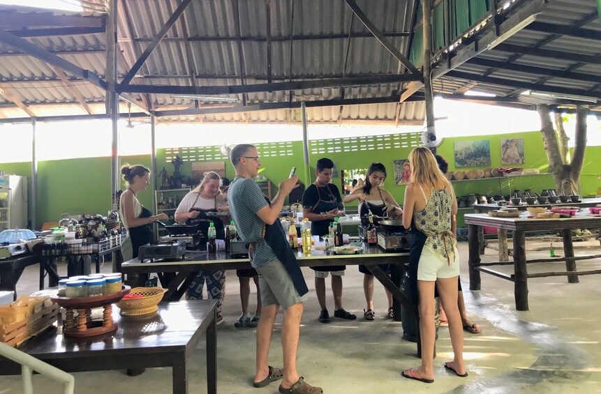 Students in Krabi Thai cooking class