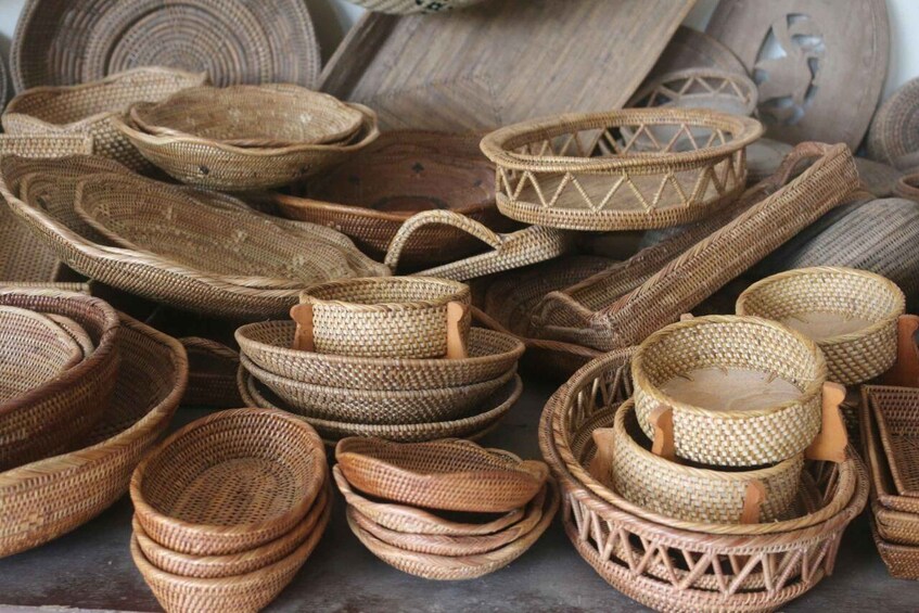 Une collection de paniers tressés de différentes formes et tailles. 5