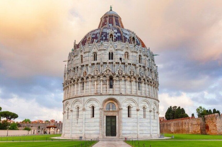The Leaning Tower of Pisa with a clear view of its base and the surrounding grassy area. 5