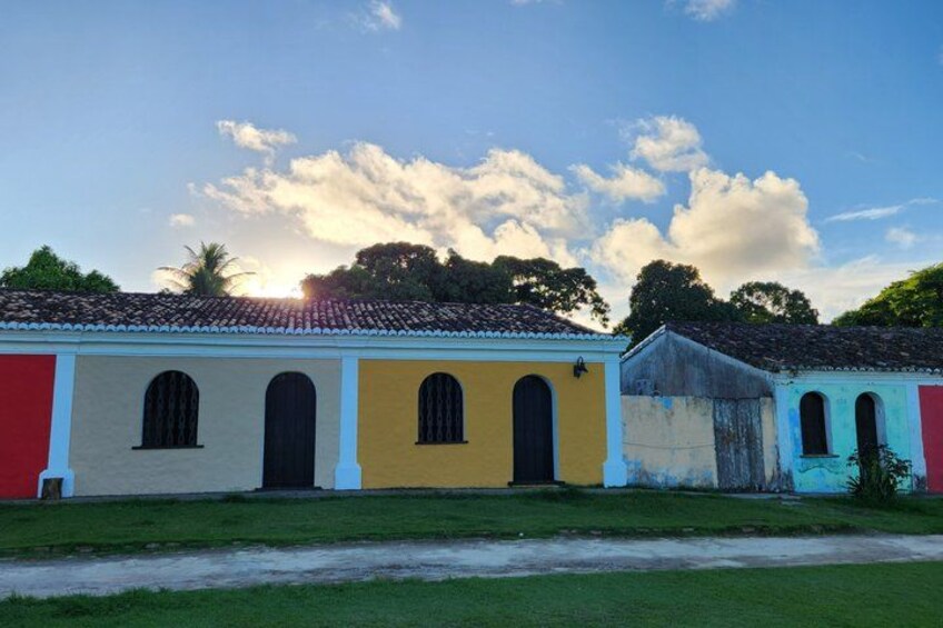 A row of colorful buildings with arched windows and a clear sky. 4
