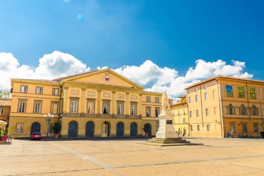 A historic building with a central courtyard, a statue, and classical architecture. 3