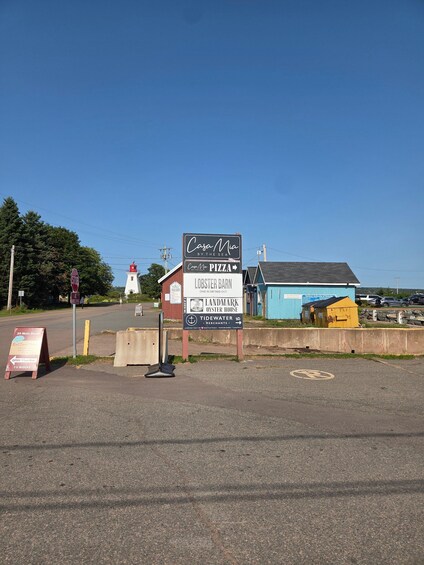 Señal de camino para Casa Mia By The Sea, un restaurante de langosta y una osteria emblemática. 2