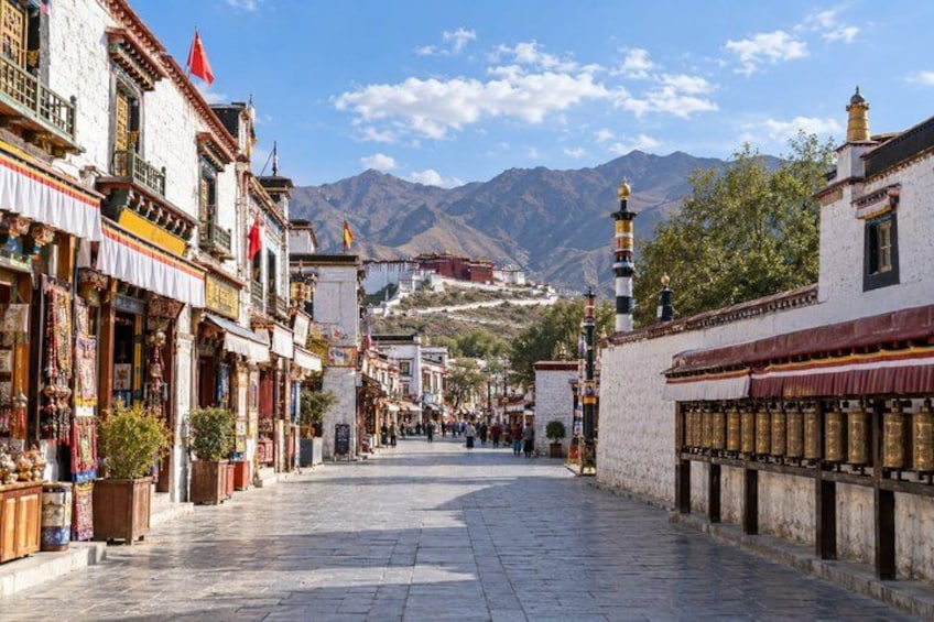 Podcast Tour Lhasa The Architecture of Devotion and Control 1