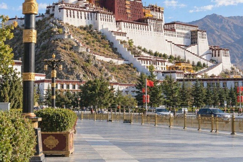 Podcast Tour Lhasa The Architecture of Devotion and Control 2
