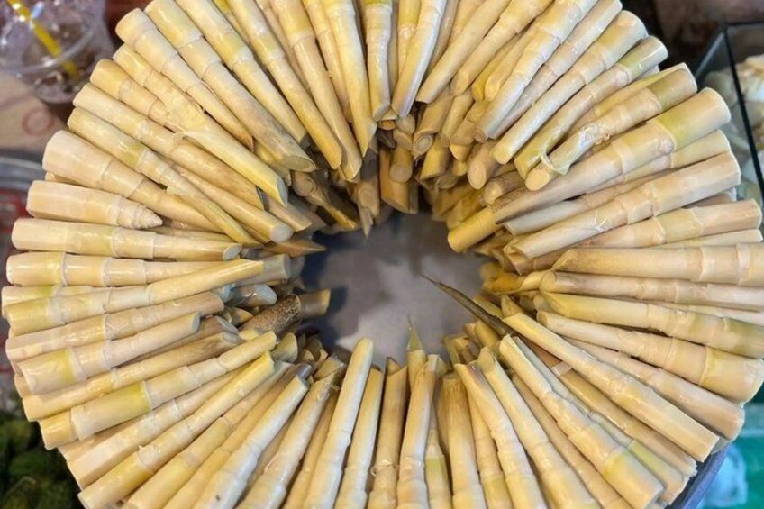 A circular arrangement of sugarcane stalks. 3