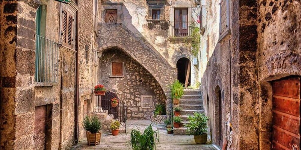 Picture 2 for Activity Visit to the famous villages of Abruzzo: Santo Stefano di Sessanio and Rocca Calascio 3
