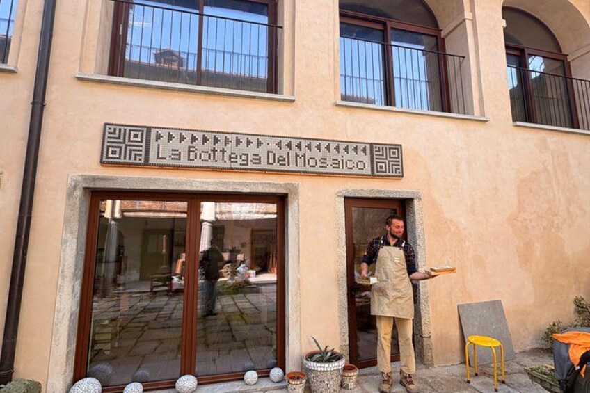 A building with a sign reading 'La Bottega Del Mosaico.' 2