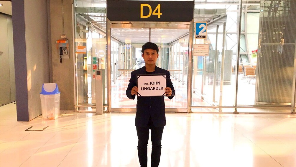 Fast track Tour east Thailand worker holding a sign for a guest