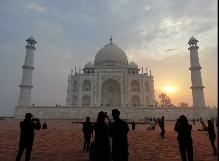 Same Day Sunrise Tour of Taj Mahal From Delhi & Agra Fort