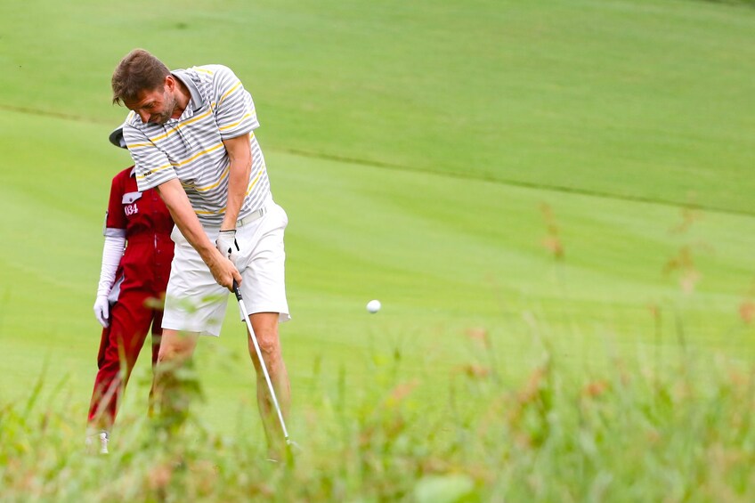 Man golfing