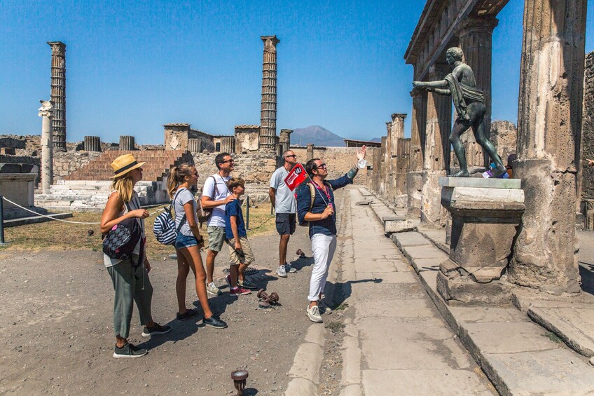 Pompeii: Guided walking tour with Skip the line tickets