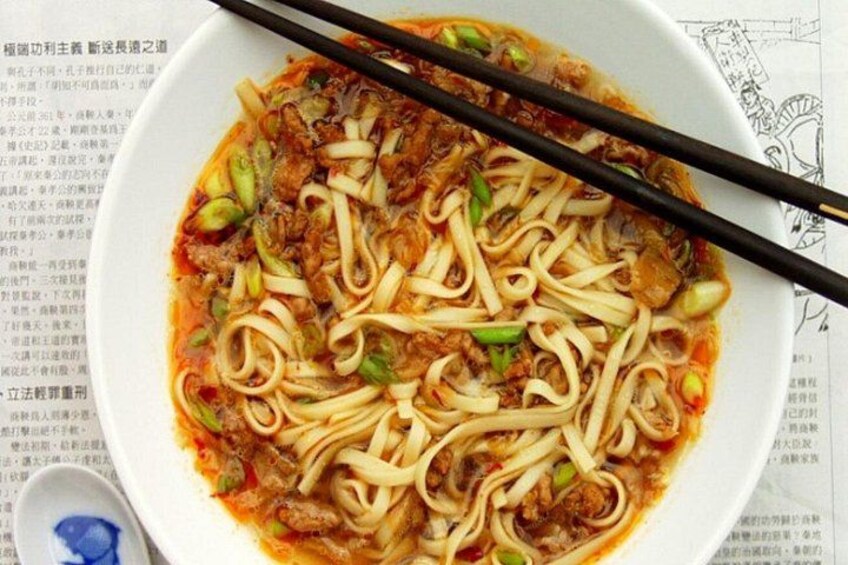 The ultimate Chinatown Food Tour: dim sum, spicy chicken, handmade noodles, and more. Come hungry, leave inspired on this unforgettable Food Tour in Chinatown. 5