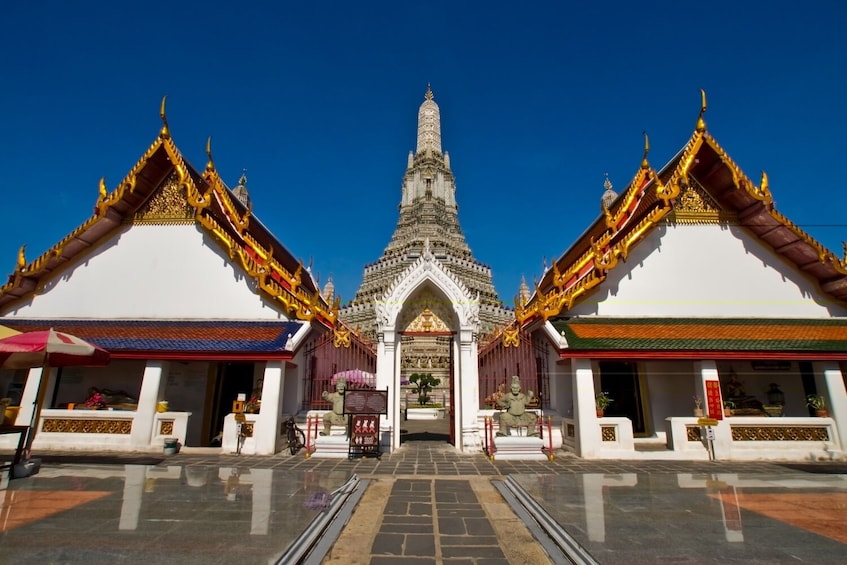 A temple with two symmetrical buildings and a central shrine. 5