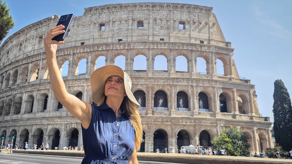 Rome: Colosseum Access with Official AI App & Arena Option 2