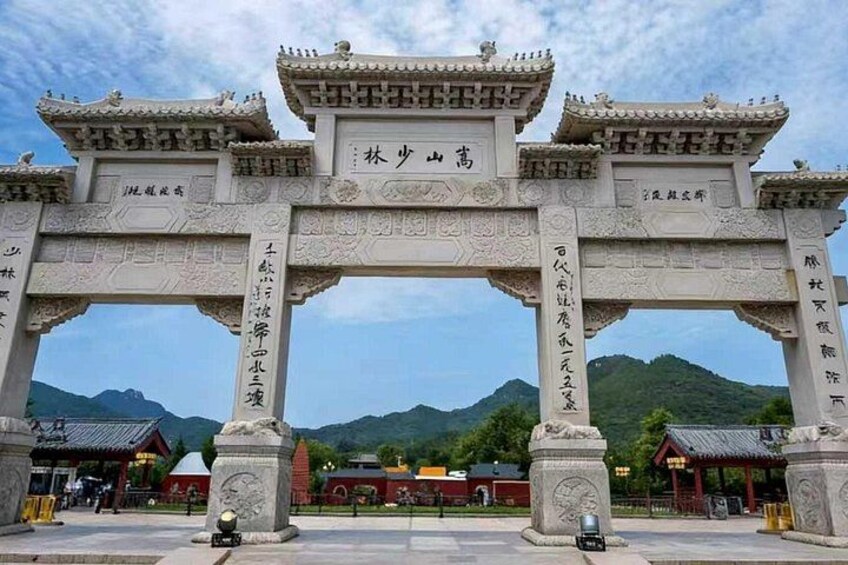Zhengzhou: Private Transfer to Shaolin Temple & Longmen Grottoes 2