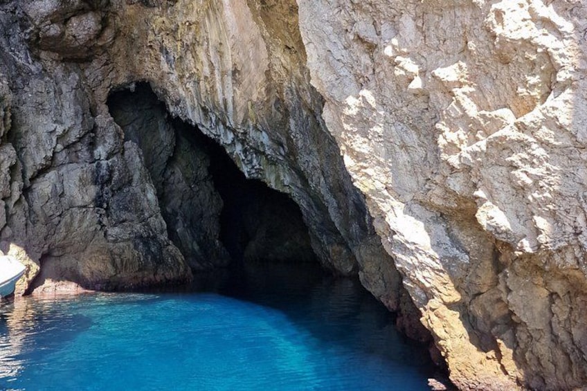 BLUE CAVE & 5 islands tour from Hvar 3