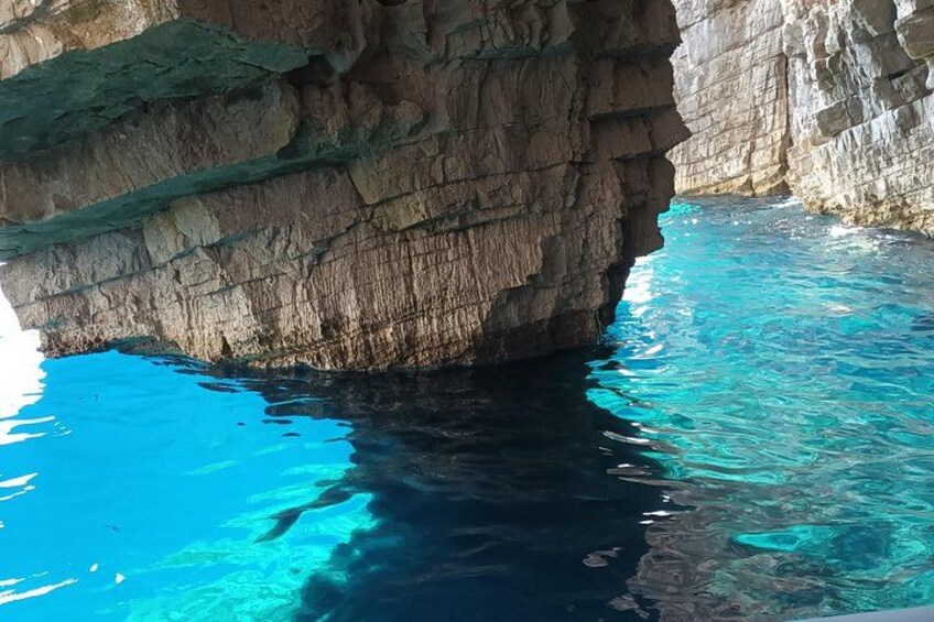 BLUE CAVE & 5 islands tour from Hvar 1