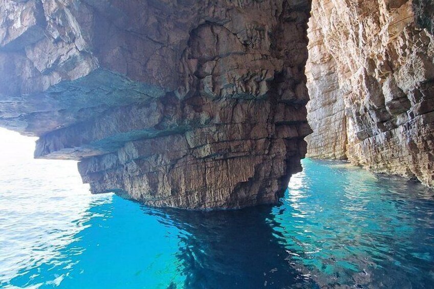 Private tour from Hvar Blue cave & paklinski islands 2