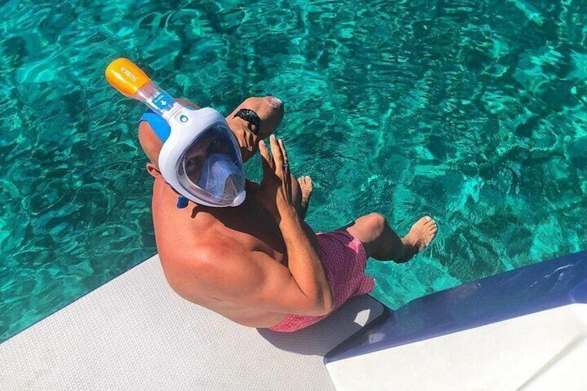 Snorkeling allows anyone to have fun quickly & at no risk! The snorkeling gear is the must-have equipment of the Blue Shark boats. 3