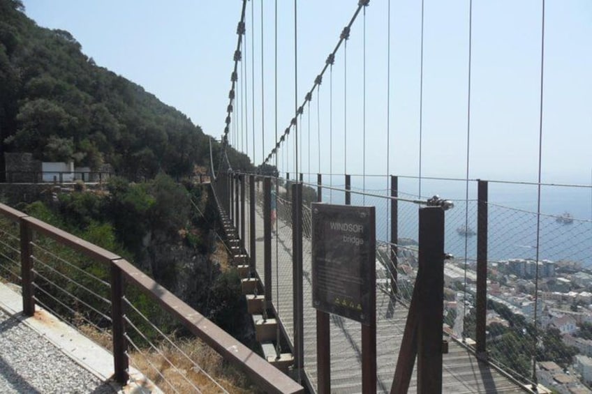 Cross the Windsor Bridge 4