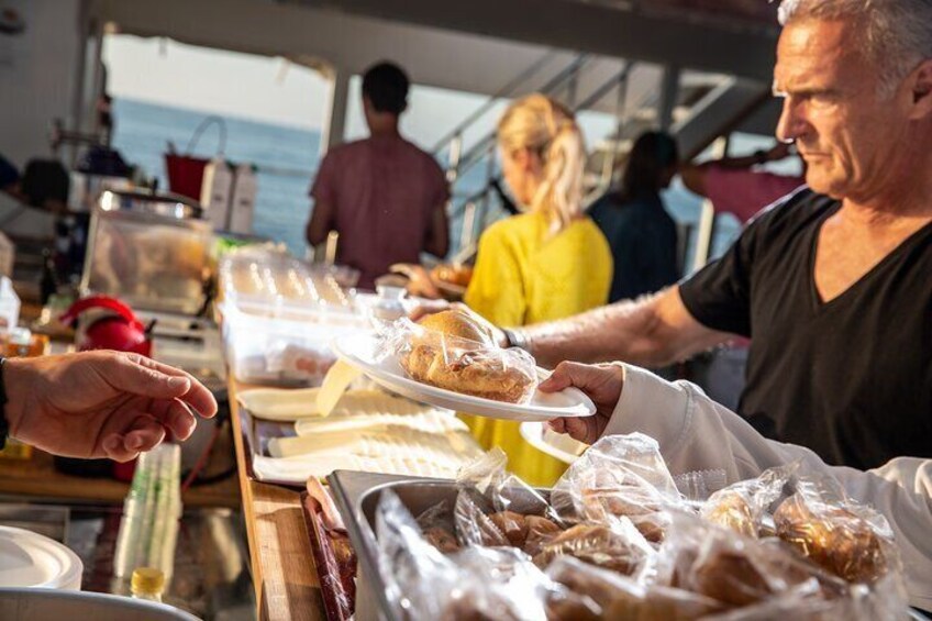 Sunrise Boat Trip in Mallorca with Dolphin-Watching