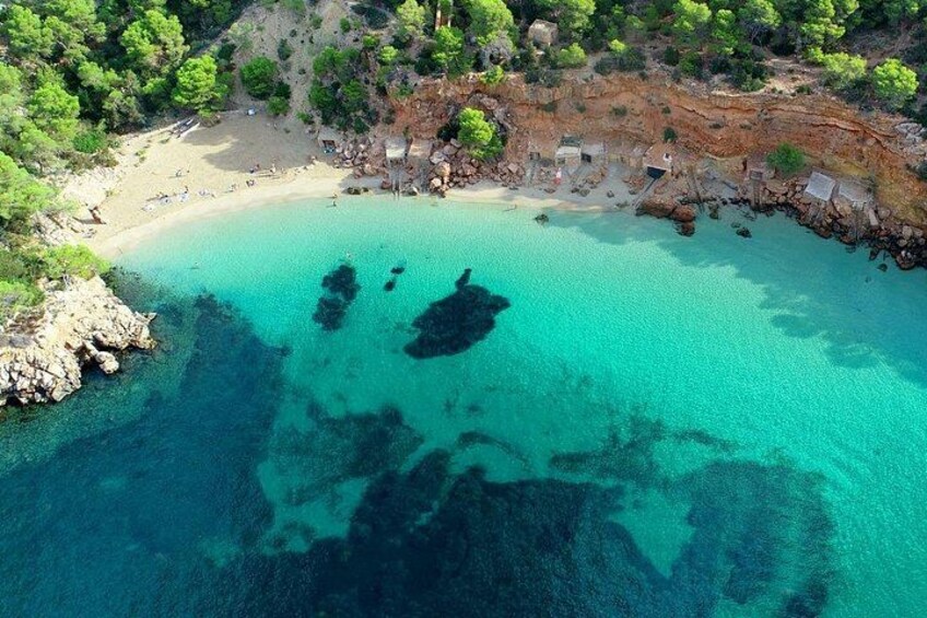 Cala Saladeta Beach
Cala Salada and Cala Saladeta, a must-see place during holidays in Ibiza. Crystal clear water and beautiful sunsets. 2