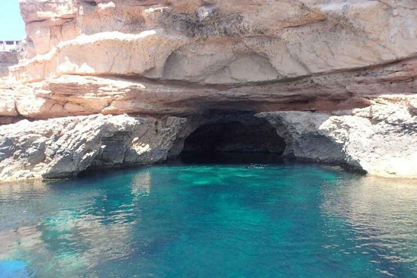 Ibiza Caves
In the recommended route that we will indicate in the description you will be able to find several small caves where you will have the option if you wish to explore!! 3