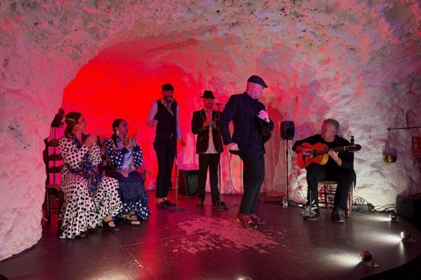 Flamenco Show in a Cave Restaurant in Granada 4