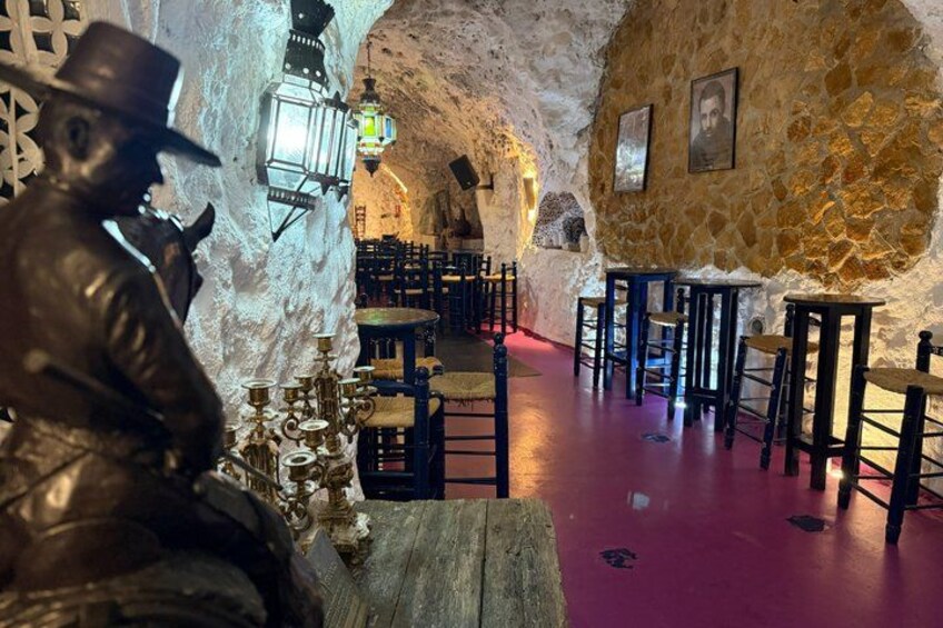 Flamenco Show in a Cave Restaurant in Granada 3