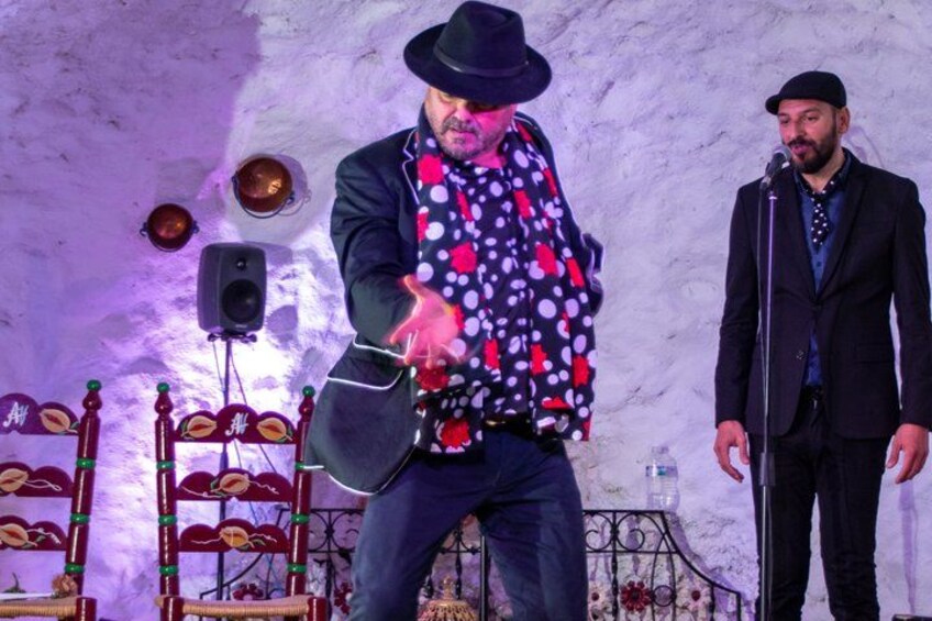 Flamenco Show in a Cave Restaurant in Granada 5