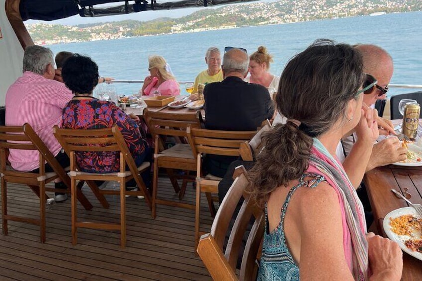 Half-Day Bosphorus Cruise to Black Sea from Istanbul with Lunch 2