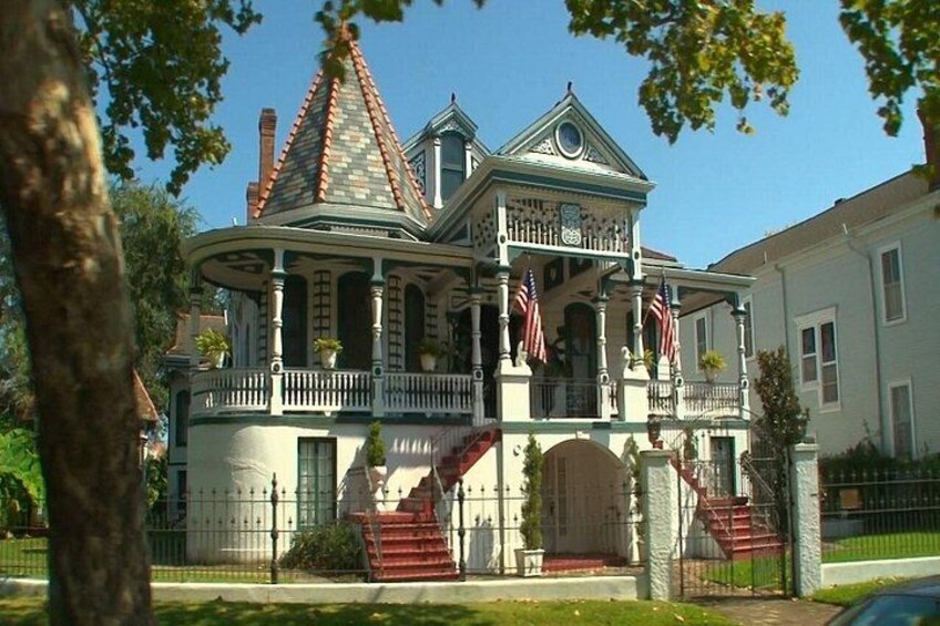 New Orleans City and Cemetery Bus Tour 1
