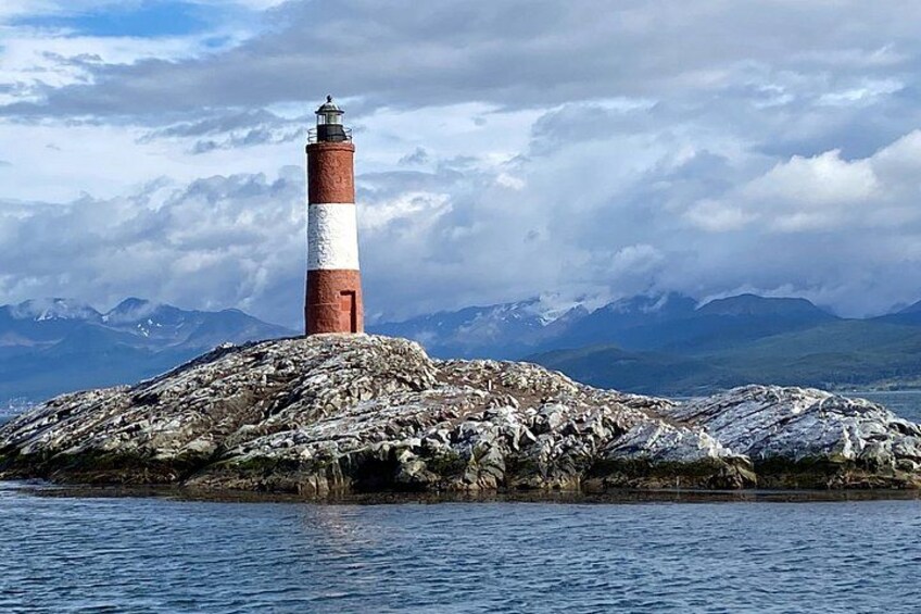 2 activities in Ushuaia + 2 activities in El Calafate (in 2 days) 2